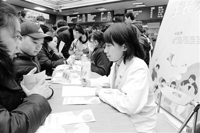蘭州大學(xué)第一醫(yī)院舉行“新年！新高度！”兒童保健義診活動(dòng)