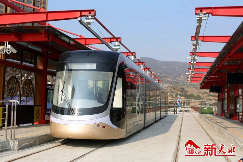 王銳調(diào)研有軌電車示范線一期工程、工業(yè)博物館等項(xiàng)目建設(shè)情況