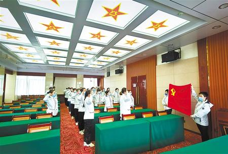 一次難得的黨課——甘肅第二、第三批援鄂醫(yī)療隊預備黨員宣誓儀式側記