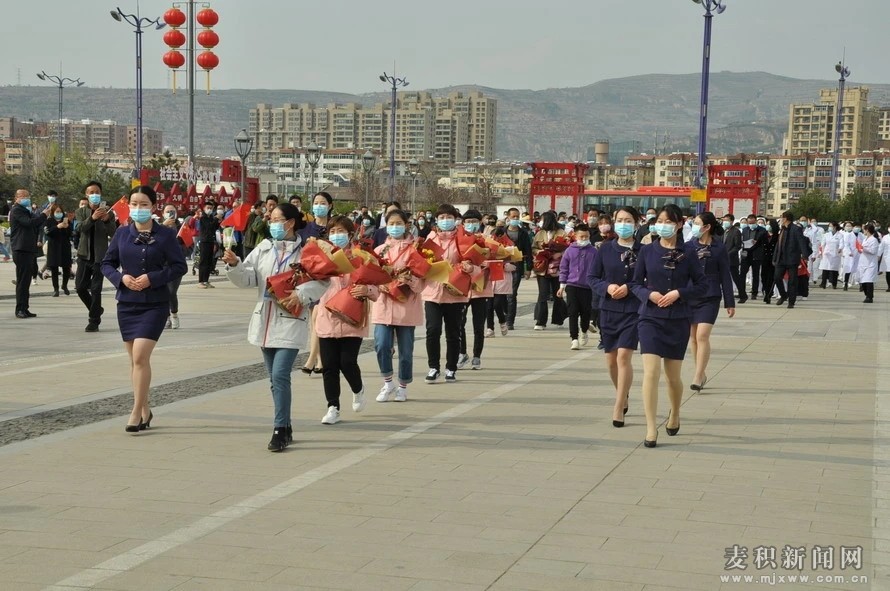 不辱使命 英雄凱旋！麥積區(qū)馳援武漢5名醫(yī)務人員回家了
