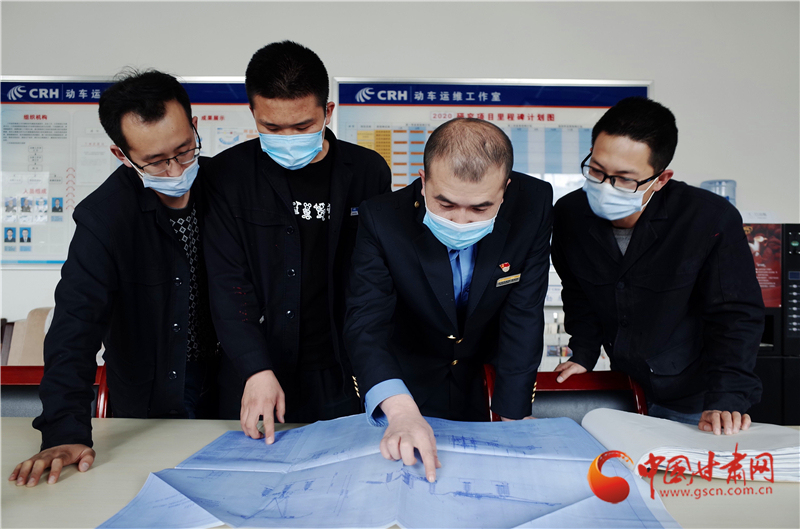 用奮斗的青春護航高鐵——記全國鐵路勞動模范、蘭西動車運用所副所長張學(xué)東