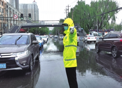 雨情急！多部門聯(lián)動疏通保暢