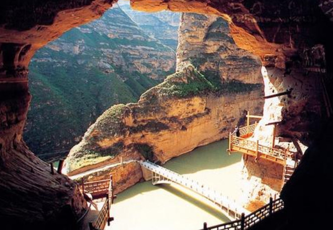 天水武山縣城至水簾洞旅游公交線(xiàn)路通車(chē)