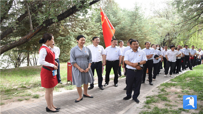 7月1日，嘉峪關(guān)市紀(jì)委監(jiān)委機關(guān)黨委在迎賓湖絲路廉潔文化主題公園舉行慶祝黨建99周年迎“七一”主題黨日活動。_副本.jpg
