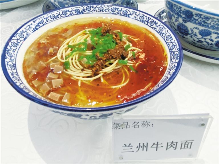 品香茗吃美食 還能K歌跳舞 “環(huán)西部火車游”專列爽得很！