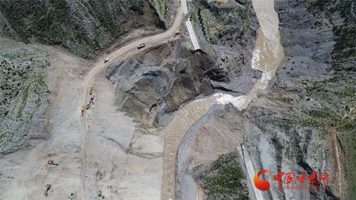 奮戰(zhàn)7天打通5.2公里便道 省道209線(xiàn)迭部麻牙至多兒公路班藏村段搶通