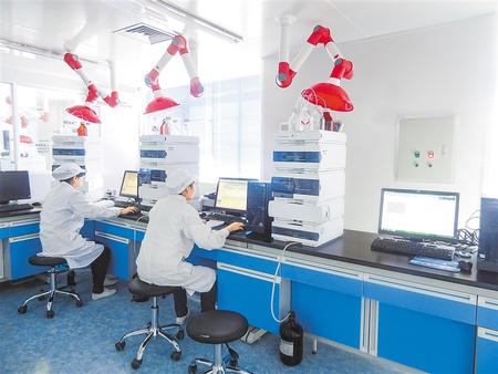 【抓“六穩(wěn)” 促“六?！薄繙p輕企業(yè)負(fù)擔(dān) 幫助渡過(guò)難關(guān)