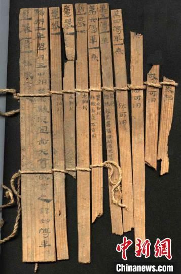 圖為藏于敦煌博物館內(nèi)的漢代簡(jiǎn)牘。敦煌市委宣傳部供圖