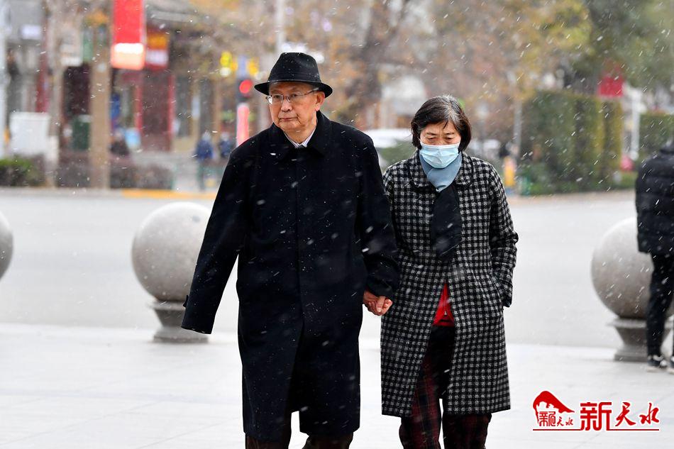 初雪來了！一起在天水街頭，共赴“白頭”！