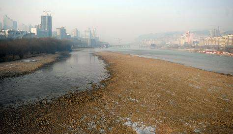 市民：黃河水位大降會(huì)不會(huì)影響供水？ 水務(wù)部門：枯水期流量偏小屬于正?，F(xiàn)象