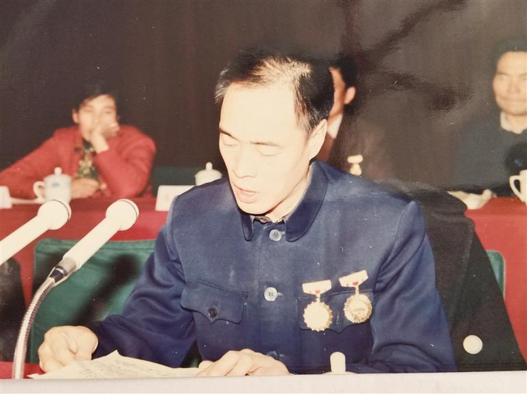 尋訪百名先鋒黨員  他用13年的時(shí)間完成28年的工作量——記“刀具大王”、全國(guó)勞模、蘭州通用機(jī)器廠工人技師蘆聚才