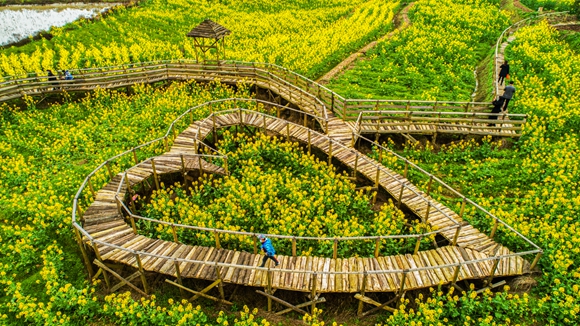 “心”型廊橋。廖濤 攝