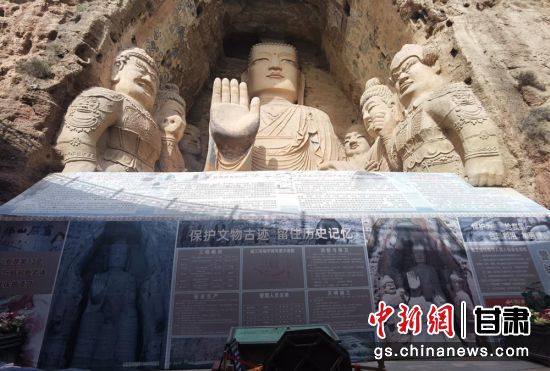 時下，中國“石窟鼻祖”天梯山石窟第13窟大佛足部與局部危巖體搶救性保護項目正在施工。圖為施工現場。陳曉斌 攝