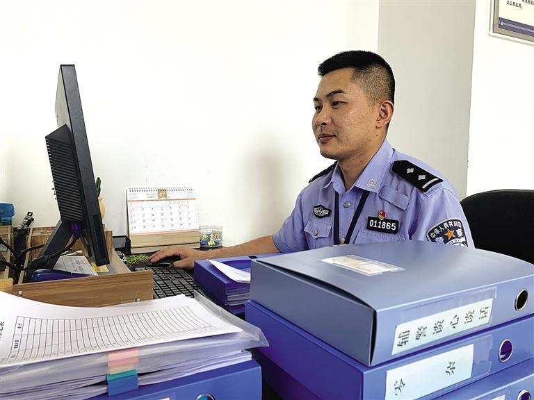 “身為黨員，就應該第一個往前沖”