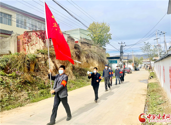 【甘快看·疫情防控甘肅在行動(dòng)】定西岷縣十里鎮(zhèn)：黨員父女上“疫線(xiàn)” 贏得村民齊夸贊