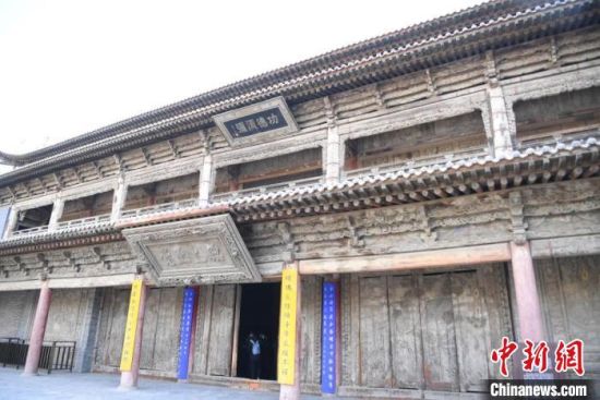 圖為張掖大佛寺建筑外圍?！钇G敏 攝