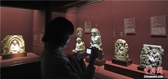 2018年8月，《平山郁夫的絲路世界——平山郁夫絲綢之路美術館文物展》在甘肅敦煌莫高窟開展。中新社記者 楊艷敏 攝