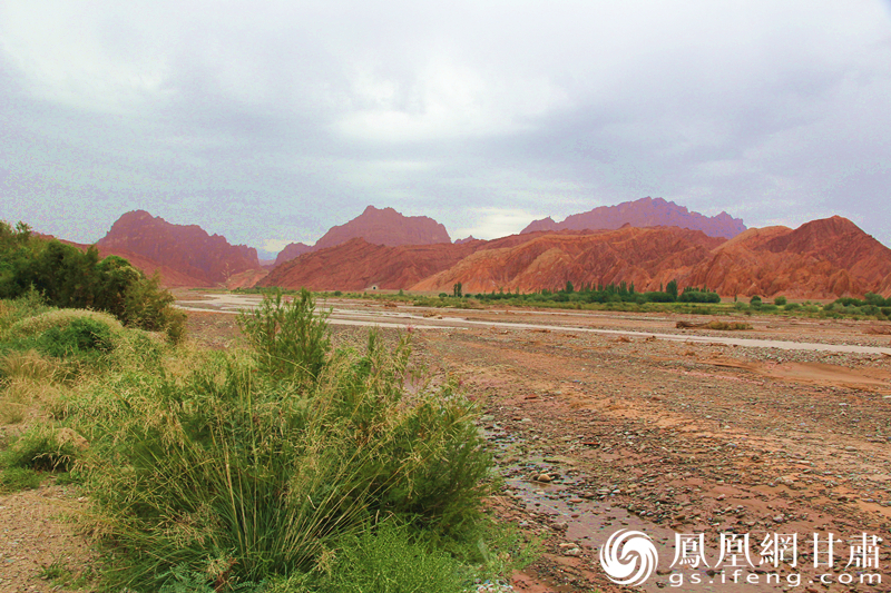 庫車銅廠河沿途，曾經(jīng)的絲路古道。楊文遠 攝
