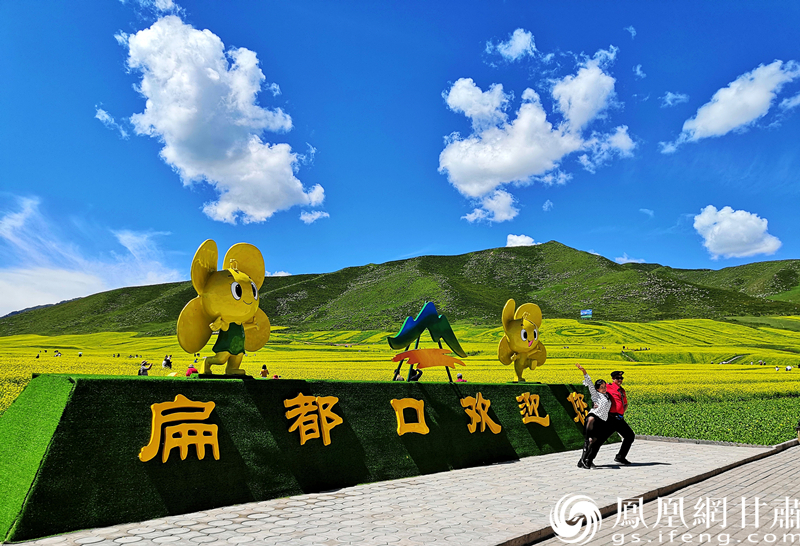 河西走廊張掖扁都口，古絲綢之路要道。王振武 攝