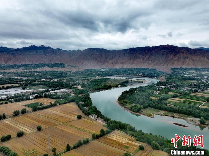 圖為黃河岸畔景色。(資料圖) 李玉峰 攝
