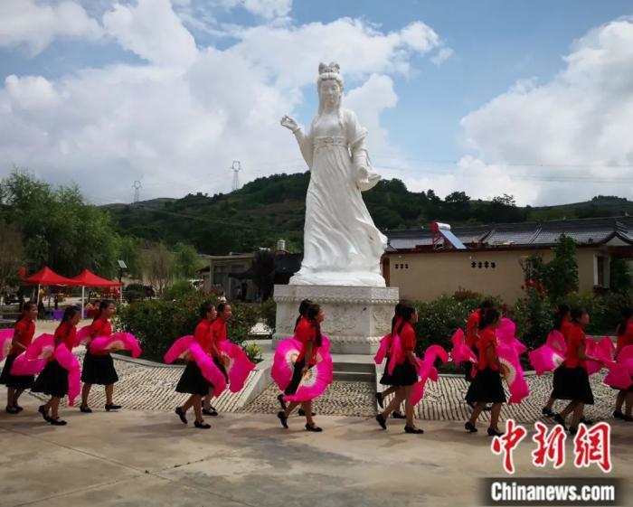 甘肅省西和縣乞巧節(jié)活動(dòng)。殷春永 攝