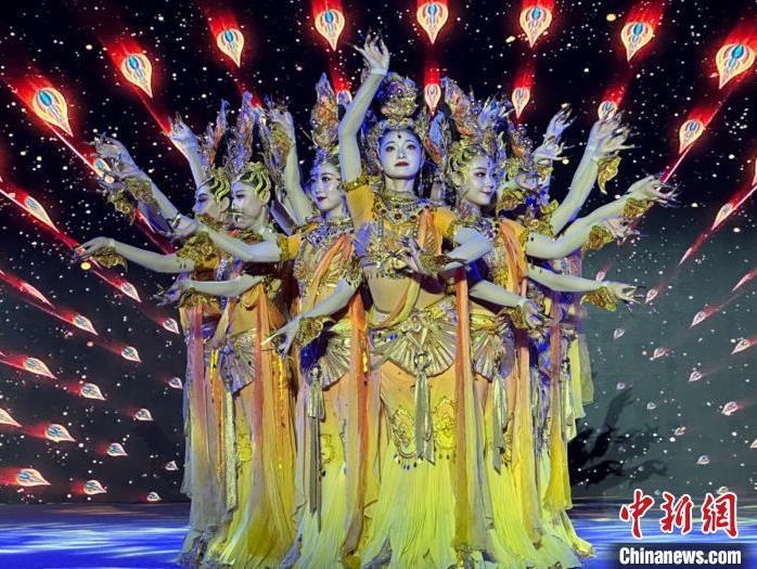 圖為甘肅演藝集團(tuán)歌舞劇院表演的舞蹈《金光千佛》。(資料圖)戴文昌 攝