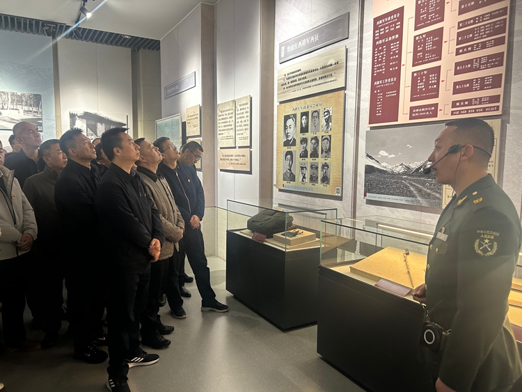 1763454044577280.jpg 酒鋼全體紀檢監(jiān)察干部赴中國工農(nóng)紅軍西路軍紀念館開展紅色尋訪活動.jpg